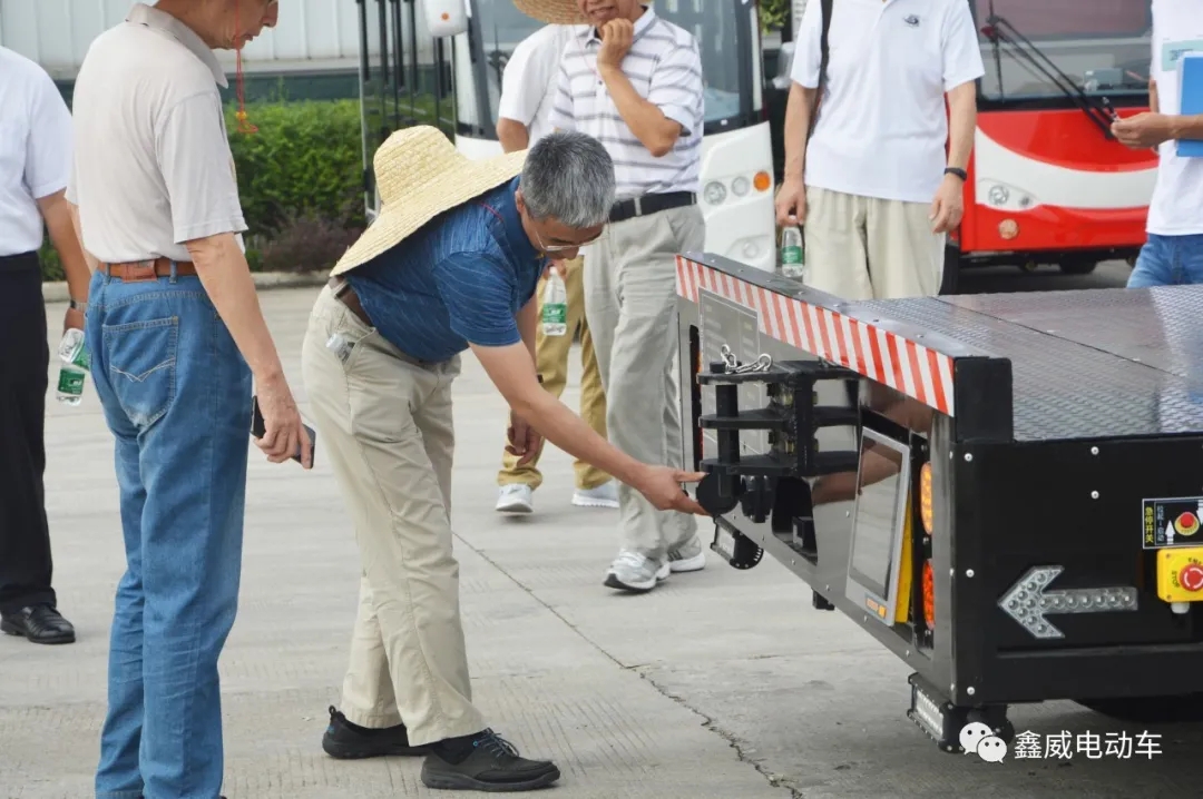 热烈欢迎中国科学院高能物理研究所专家对中微子实验地下交通支洞运输车进行现场评审会！(图4)