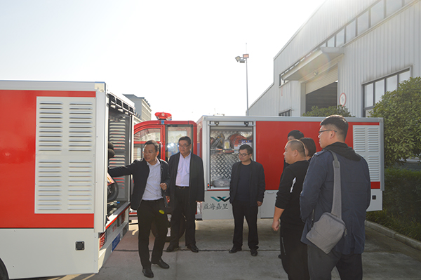  热烈欢迎新乡经济开发区领导来我公司参观考察(图1)